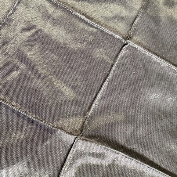 96" Round Robins Egg Blue Satiny Tablecloth With Square Stitched Pattern - Picture 4 of 5